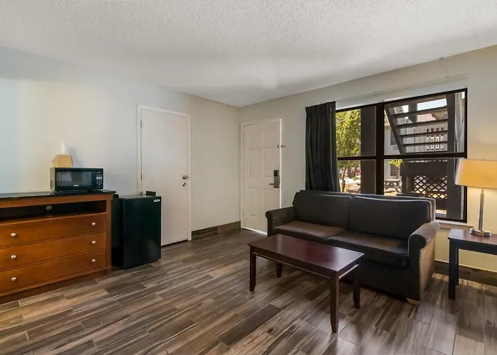 Econo Lodge Inn & Suites Fulton - Rockport