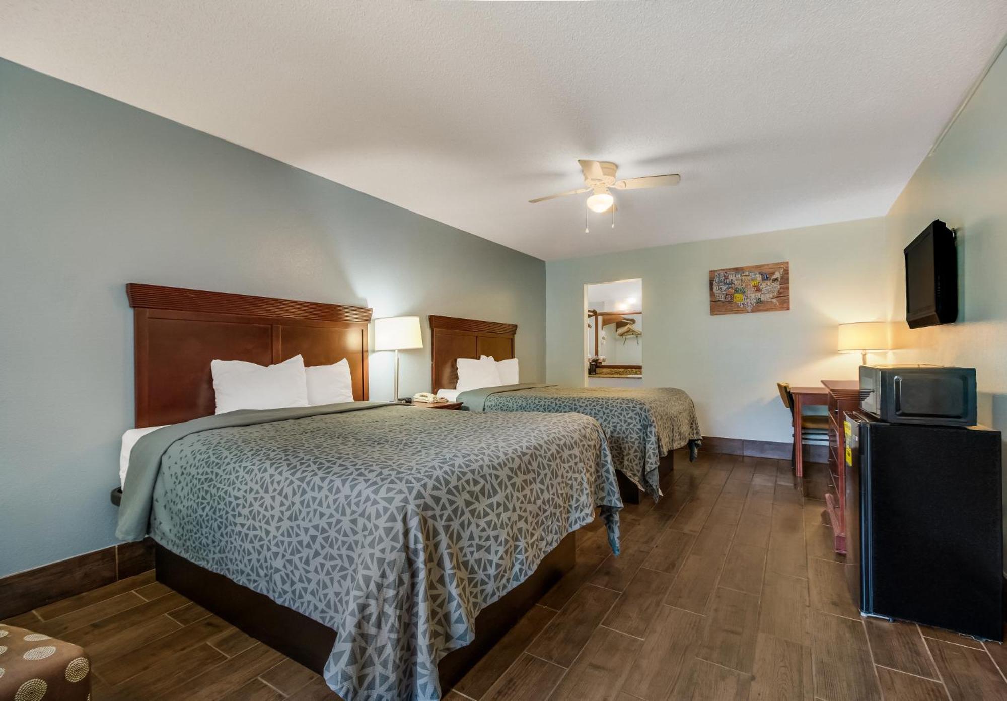 Hotel Econo & Fulton -